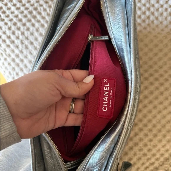 Chanel Metallic Silver Quilted Crossbody Bag - Picture 3 of 9